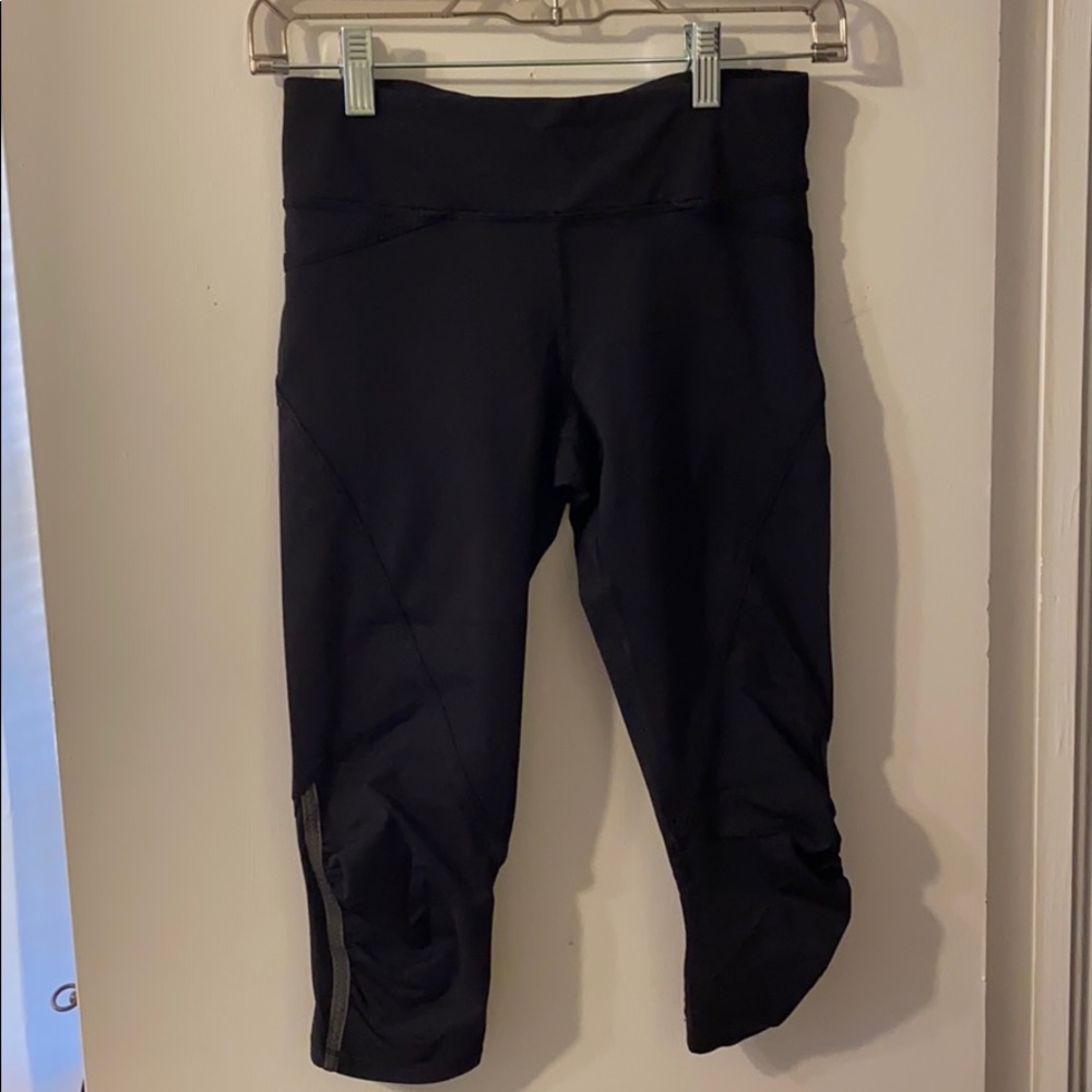 Lulu crop leggings size 4